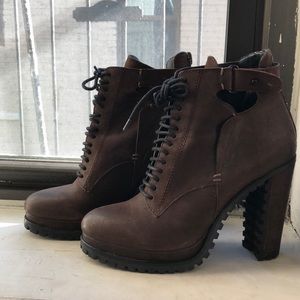 Dolce Vita lugsole booties